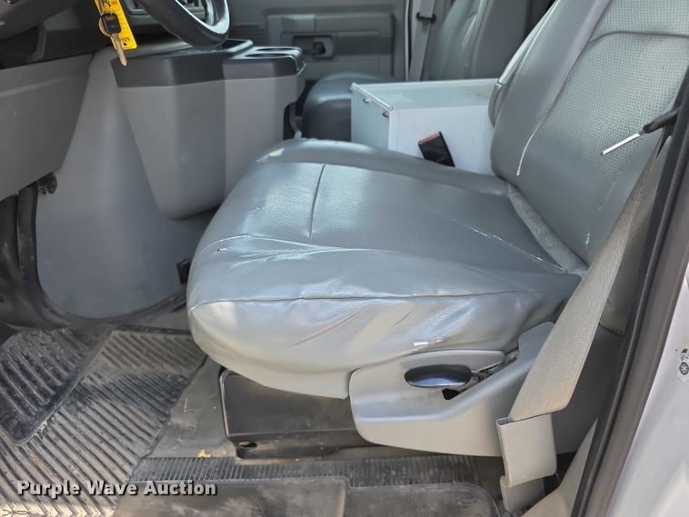 image for item FI0971 2013 Ford E350 Super Duty delivery van