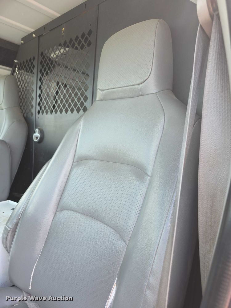 image for item FI0971 2013 Ford E350 Super Duty delivery van