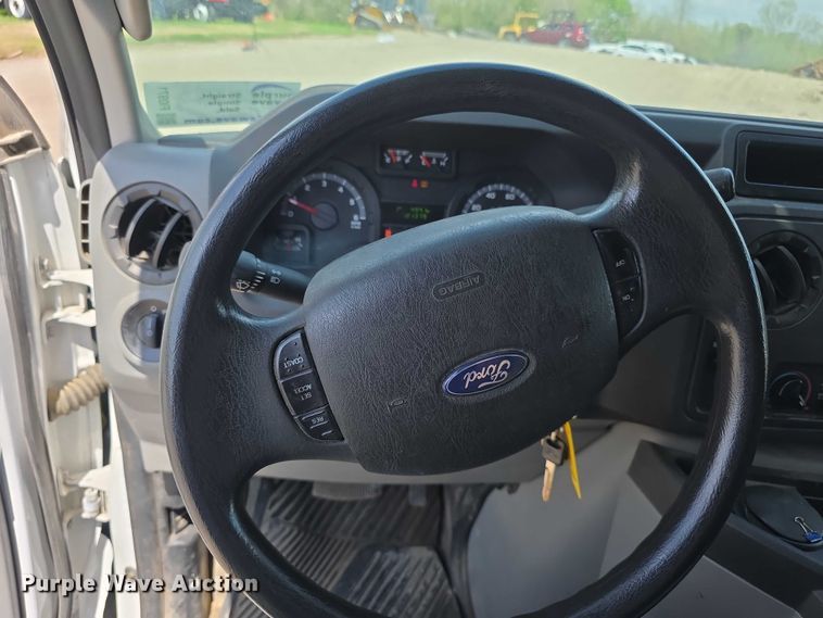 image for item FI0971 2013 Ford E350 Super Duty delivery van