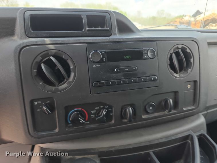image for item FI0971 2013 Ford E350 Super Duty delivery van