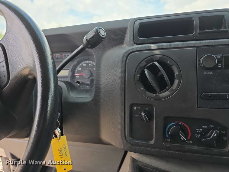 image for item FI0971 2013 Ford E350 Super Duty delivery van
