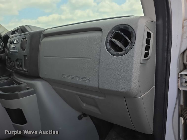 image for item FI0971 2013 Ford E350 Super Duty delivery van