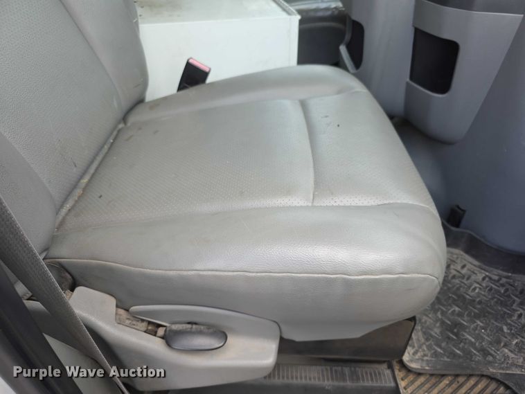 image for item FI0971 2013 Ford E350 Super Duty delivery van