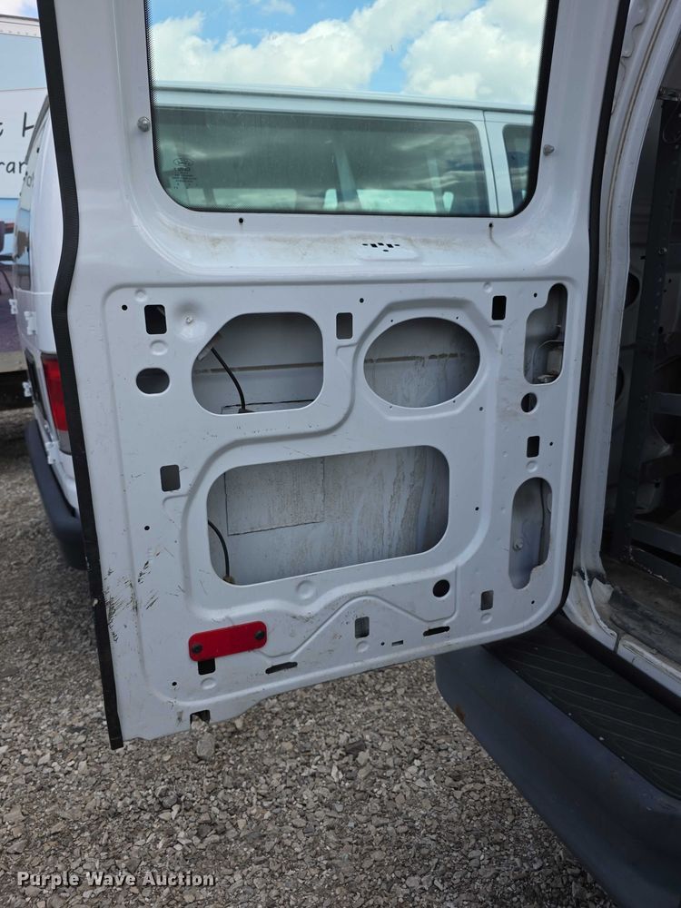 image for item FI0971 2013 Ford E350 Super Duty delivery van
