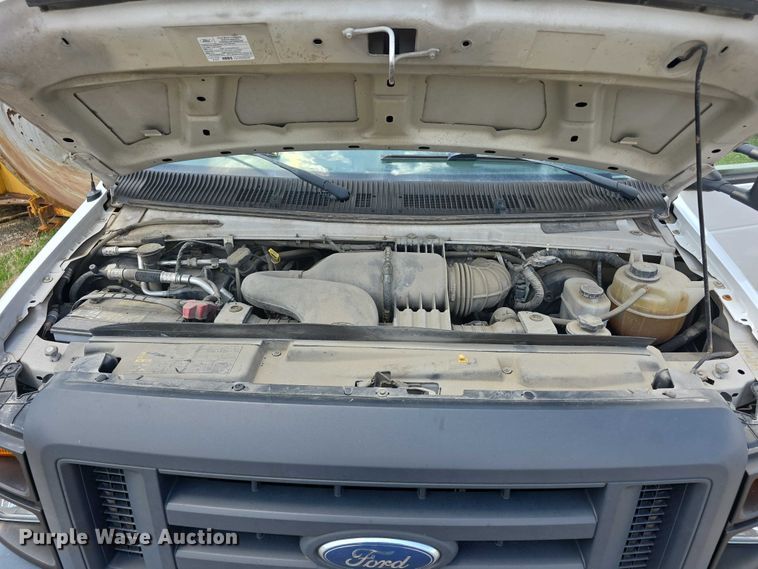 image for item FI0971 2013 Ford E350 Super Duty delivery van