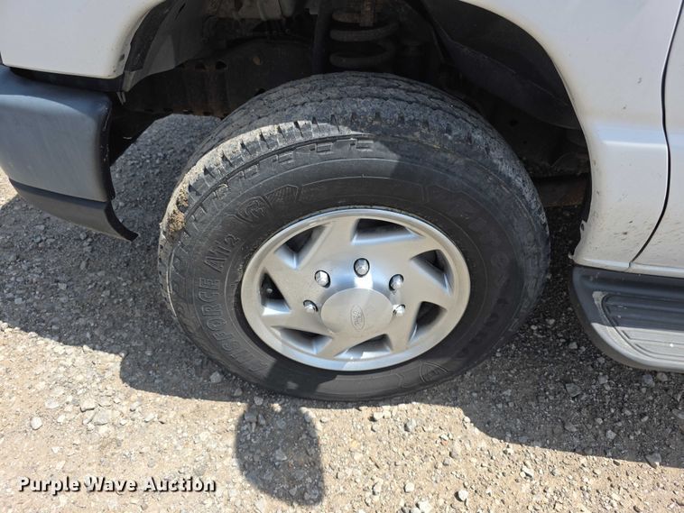 image for item FI0971 2013 Ford E350 Super Duty delivery van
