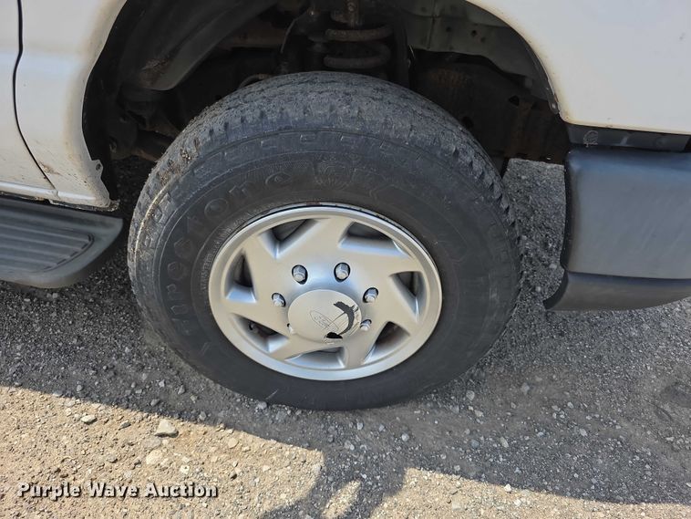 image for item FI0971 2013 Ford E350 Super Duty delivery van