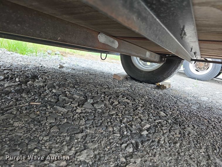 image for item FI0972 1999 Blair enclosed cargo trailer