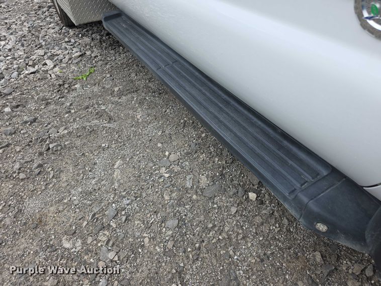 image for item FI0973 2015 Ford F550 Super Duty Crew Cab flatbed truck