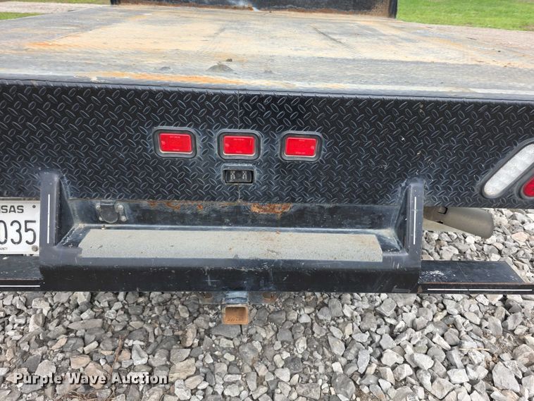 image for item FI0973 2015 Ford F550 Super Duty Crew Cab flatbed truck