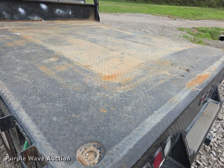 image for item FI0973 2015 Ford F550 Super Duty Crew Cab flatbed truck