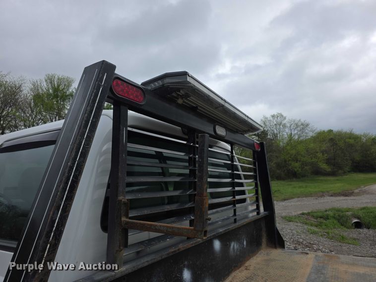 image for item FI0973 2015 Ford F550 Super Duty Crew Cab flatbed truck