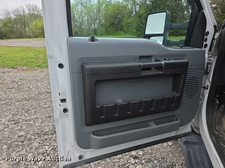 image for item FI0973 2015 Ford F550 Super Duty Crew Cab flatbed truck