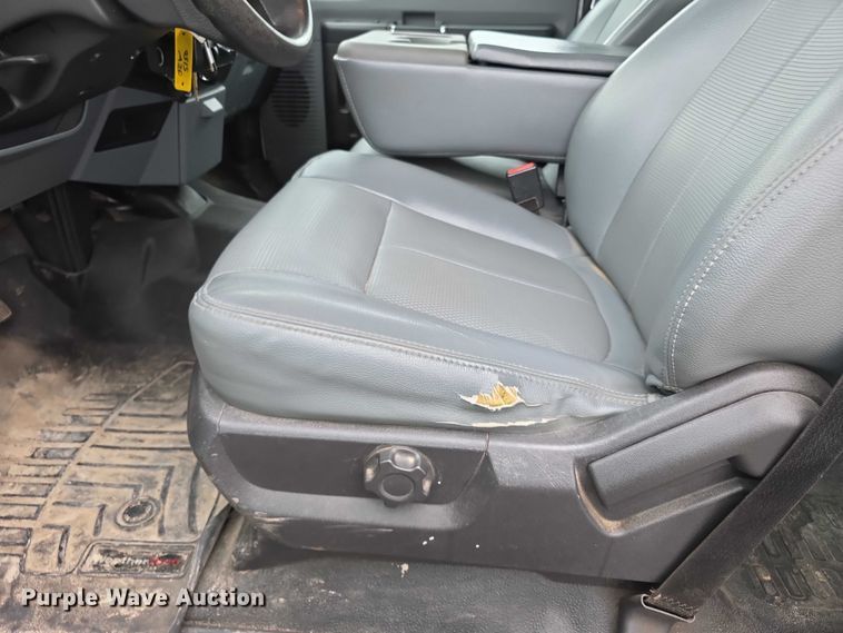 image for item FI0973 2015 Ford F550 Super Duty Crew Cab flatbed truck