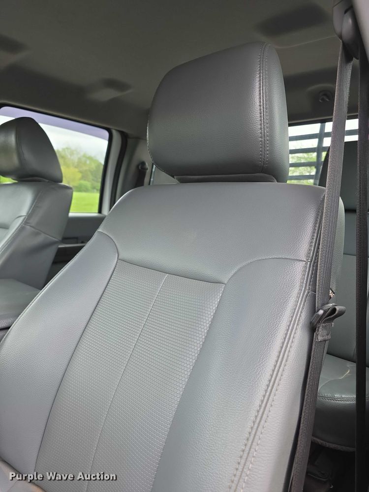 image for item FI0973 2015 Ford F550 Super Duty Crew Cab flatbed truck