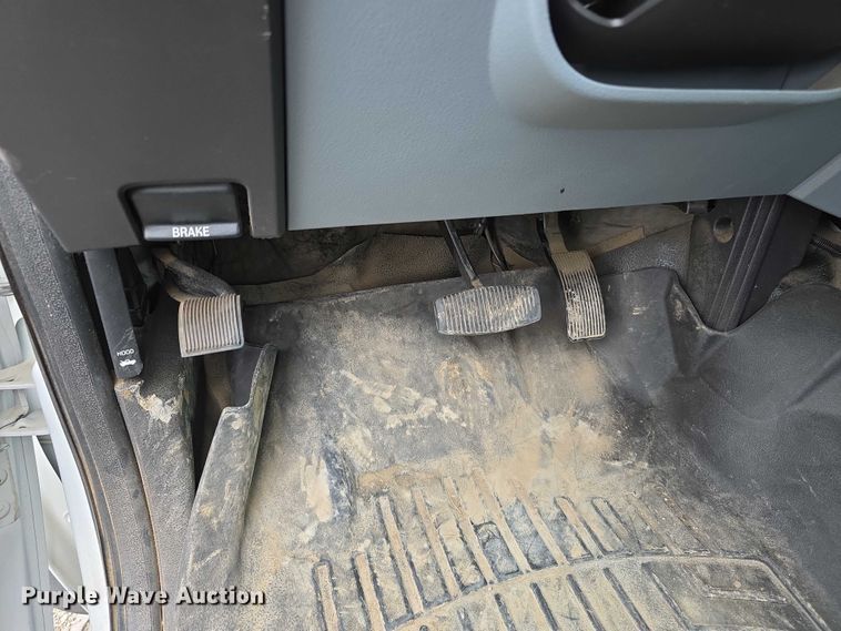 image for item FI0973 2015 Ford F550 Super Duty Crew Cab flatbed truck