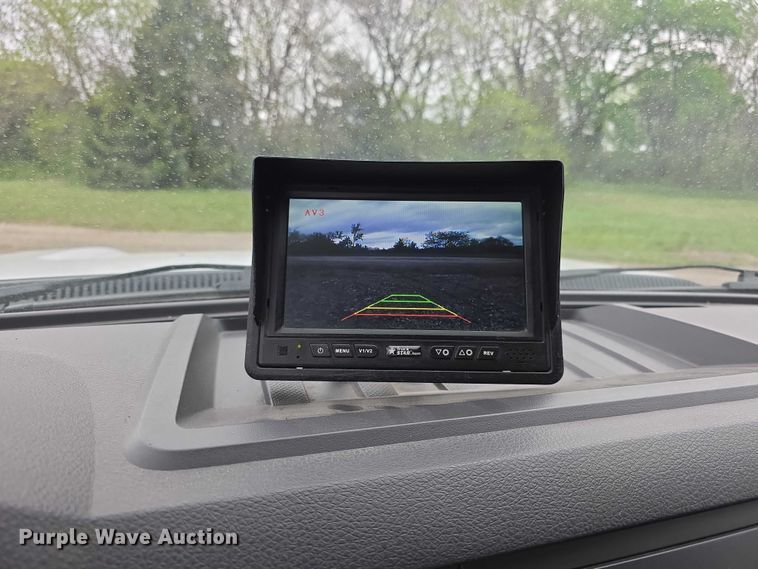 image for item FI0973 2015 Ford F550 Super Duty Crew Cab flatbed truck