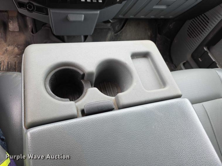 image for item FI0973 2015 Ford F550 Super Duty Crew Cab flatbed truck