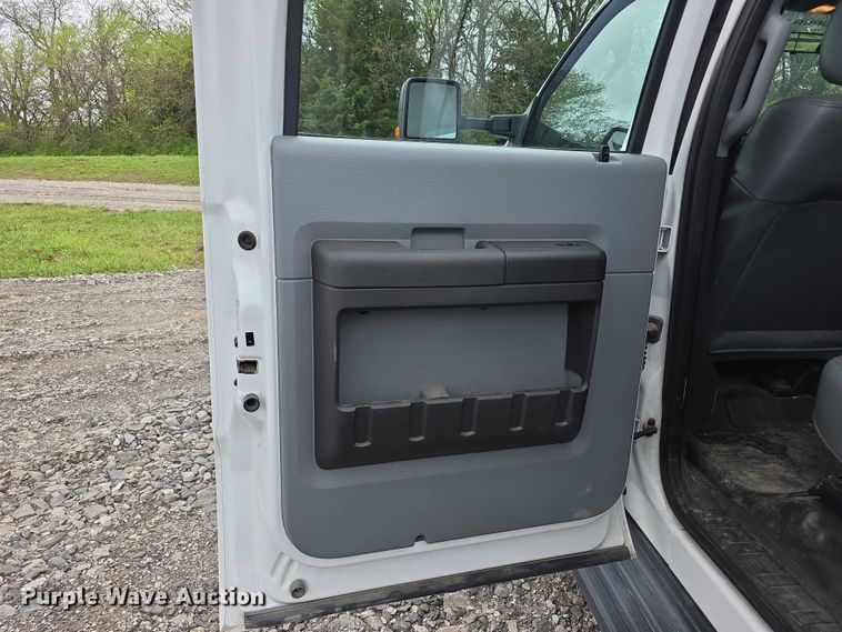 image for item FI0973 2015 Ford F550 Super Duty Crew Cab flatbed truck