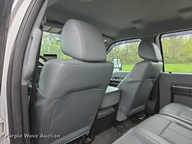 image for item FI0973 2015 Ford F550 Super Duty Crew Cab flatbed truck