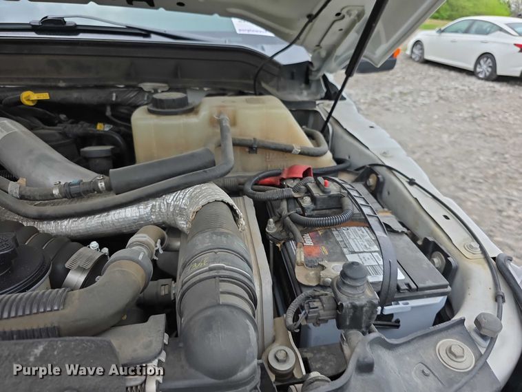 image for item FI0973 2015 Ford F550 Super Duty Crew Cab flatbed truck