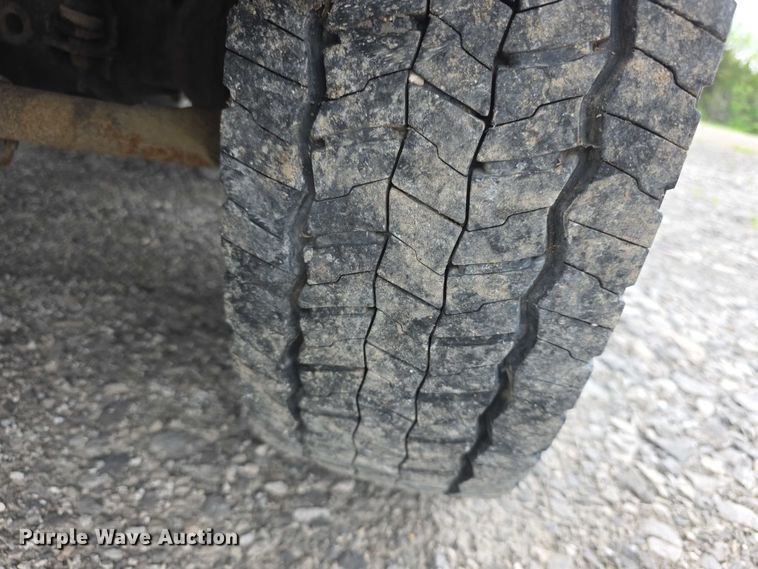 image for item FI0973 2015 Ford F550 Super Duty Crew Cab flatbed truck