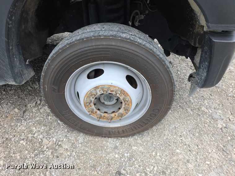 image for item FI0973 2015 Ford F550 Super Duty Crew Cab flatbed truck