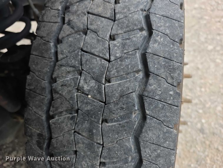 image for item FI0973 2015 Ford F550 Super Duty Crew Cab flatbed truck