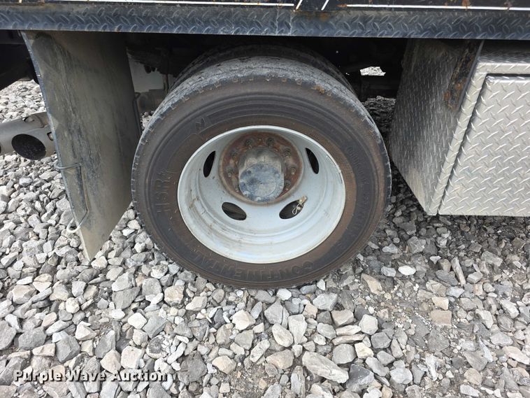 image for item FI0973 2015 Ford F550 Super Duty Crew Cab flatbed truck