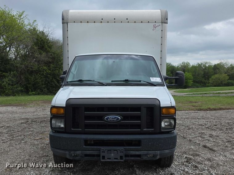 image for item FI0975 2011 Ford E450 Super Duty delivery van