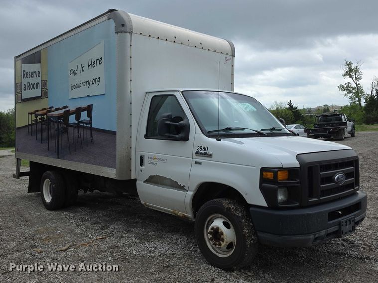 image for item FI0975 2011 Ford E450 Super Duty delivery van