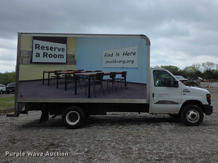 image for item FI0975 2011 Ford E450 Super Duty delivery van