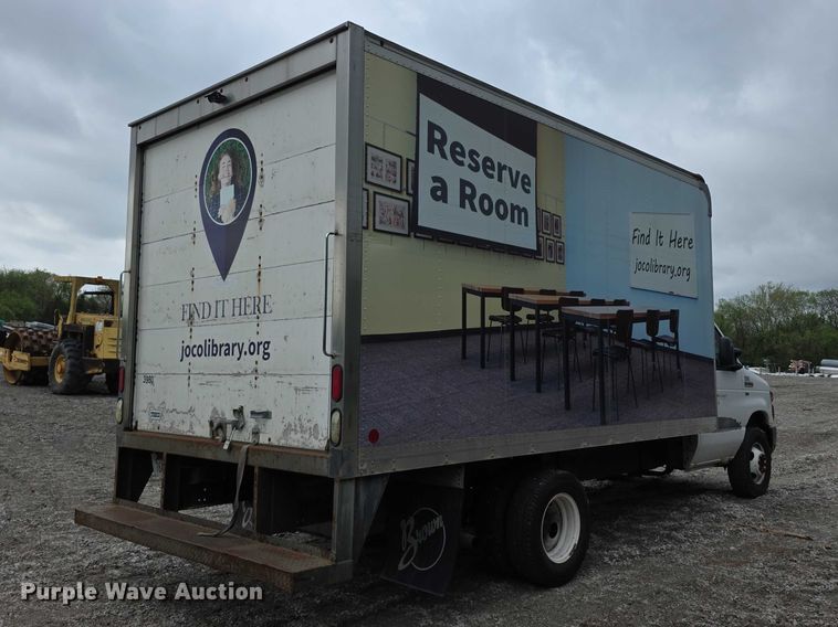 image for item FI0975 2011 Ford E450 Super Duty delivery van