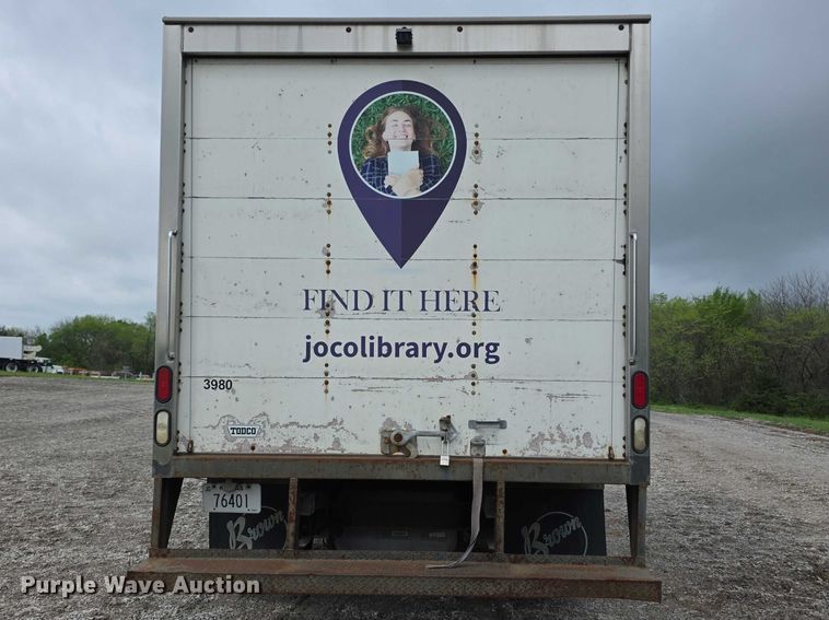 image for item FI0975 2011 Ford E450 Super Duty delivery van