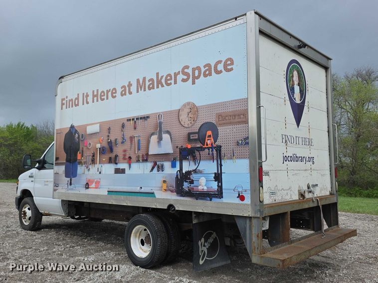 image for item FI0975 2011 Ford E450 Super Duty delivery van