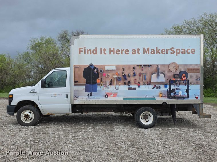 image for item FI0975 2011 Ford E450 Super Duty delivery van