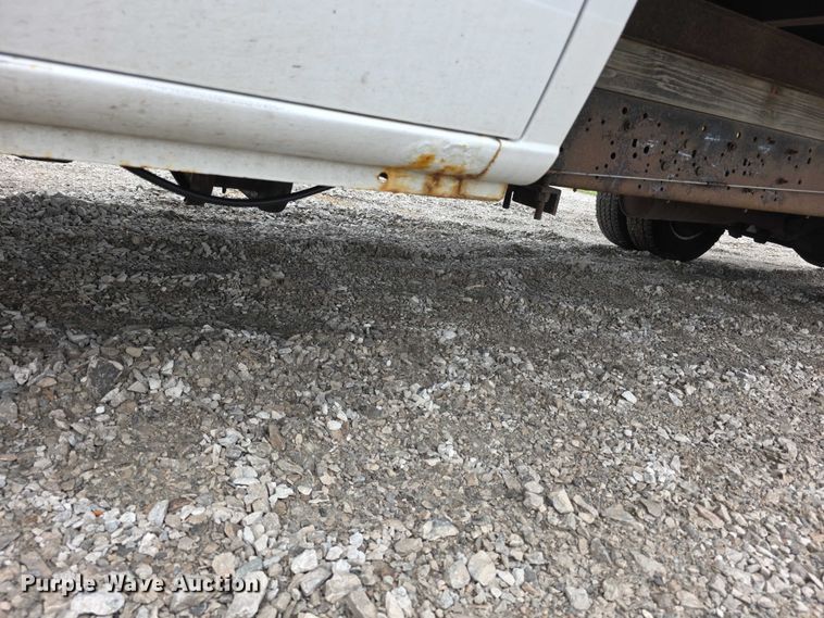 image for item FI0975 2011 Ford E450 Super Duty delivery van