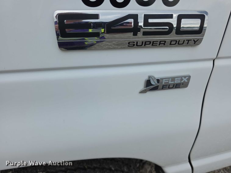 image for item FI0975 2011 Ford E450 Super Duty delivery van