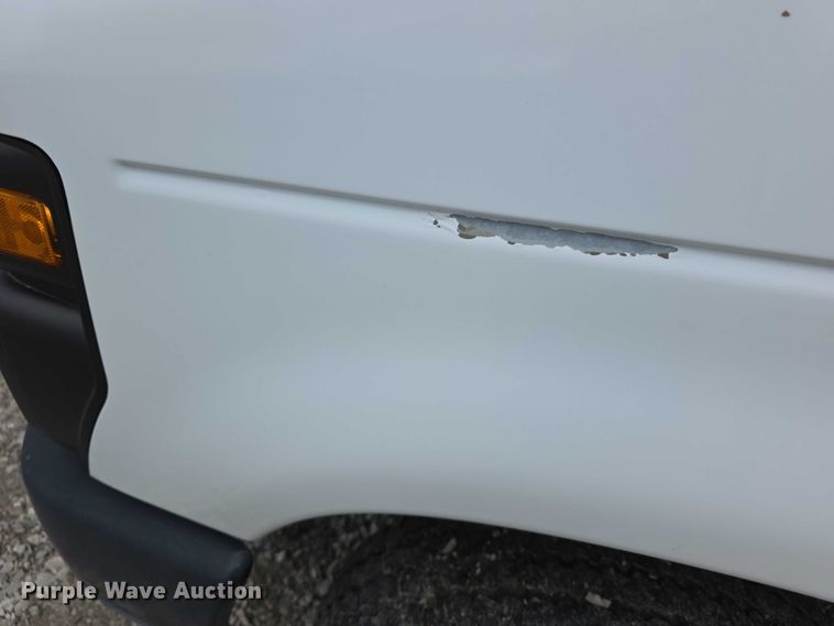 image for item FI0975 2011 Ford E450 Super Duty delivery van