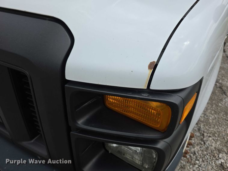 image for item FI0975 2011 Ford E450 Super Duty delivery van