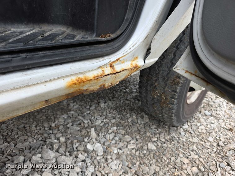 image for item FI0975 2011 Ford E450 Super Duty delivery van