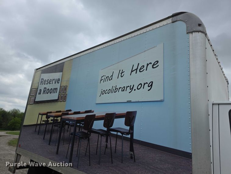 image for item FI0975 2011 Ford E450 Super Duty delivery van