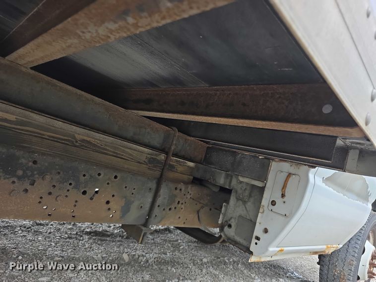 image for item FI0975 2011 Ford E450 Super Duty delivery van