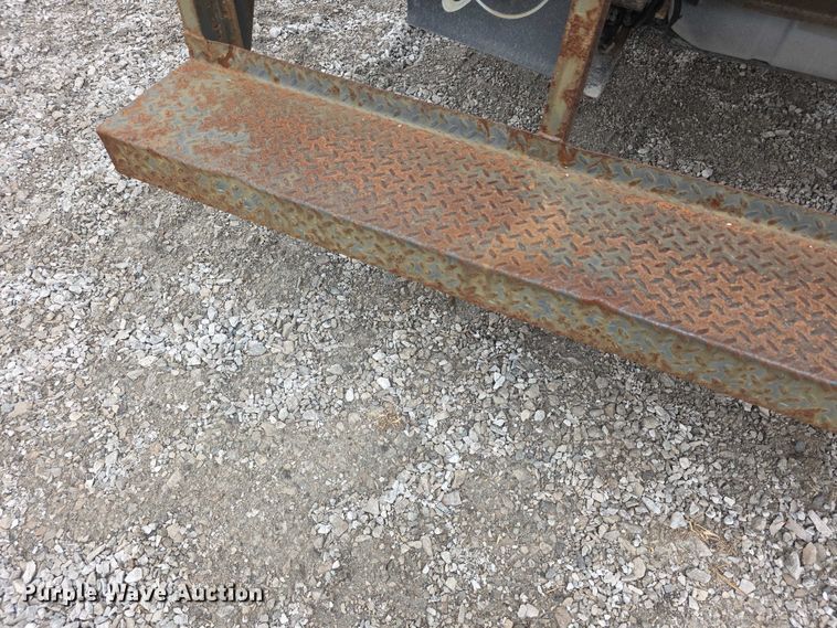 image for item FI0975 2011 Ford E450 Super Duty delivery van