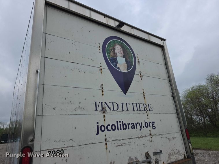 image for item FI0975 2011 Ford E450 Super Duty delivery van