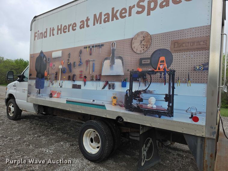 image for item FI0975 2011 Ford E450 Super Duty delivery van