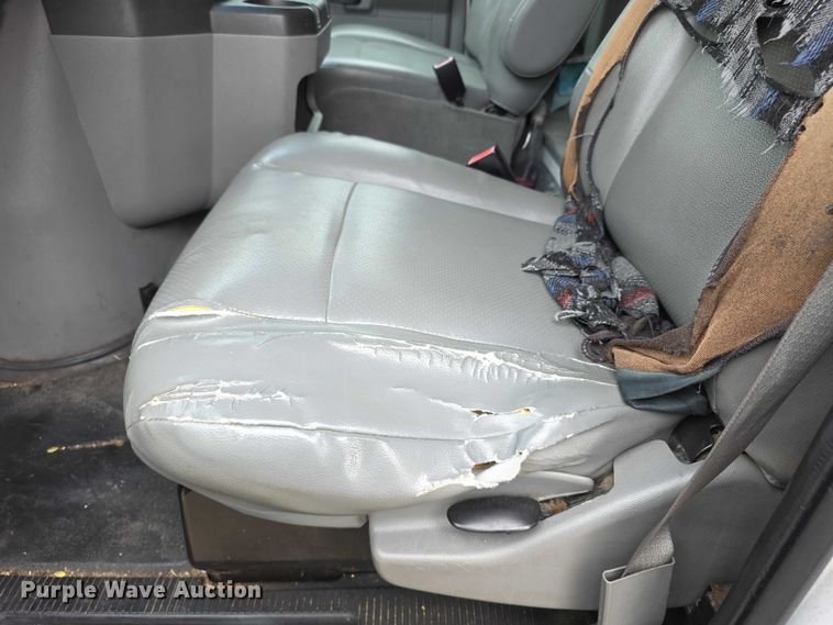 image for item FI0975 2011 Ford E450 Super Duty delivery van