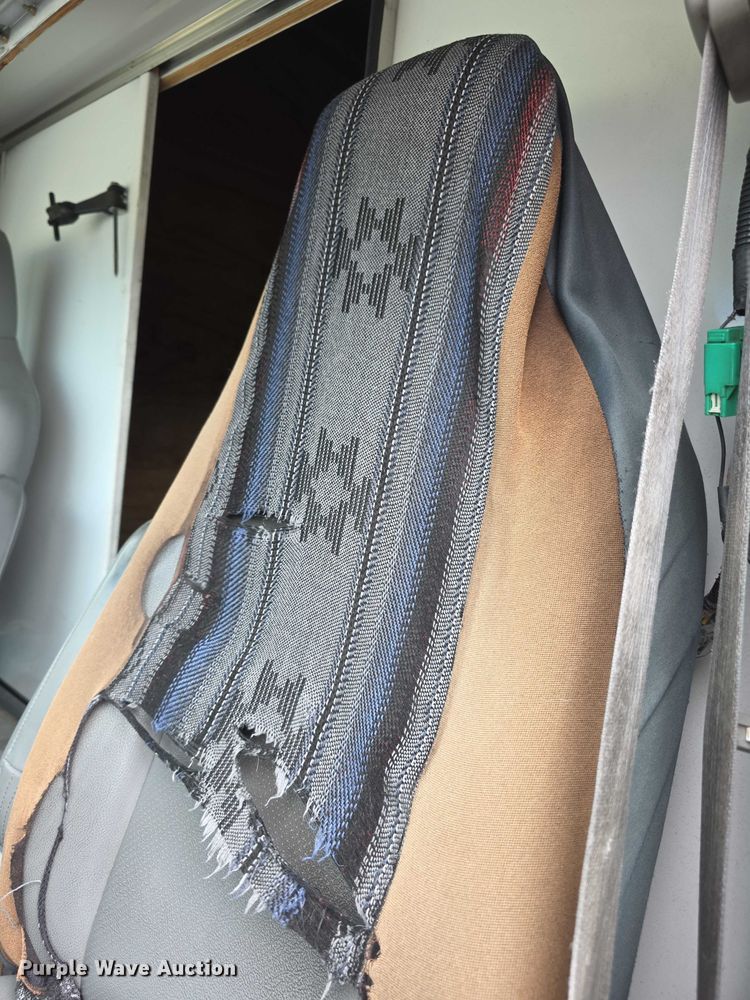 image for item FI0975 2011 Ford E450 Super Duty delivery van