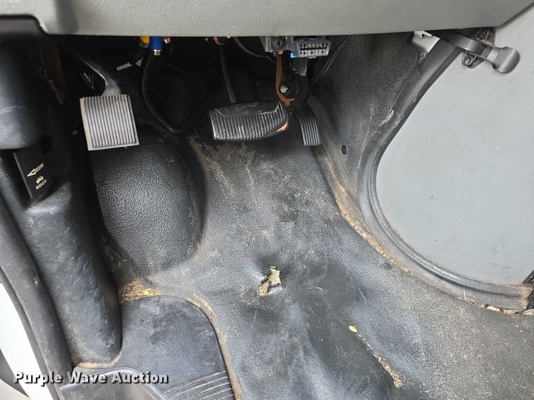 image for item FI0975 2011 Ford E450 Super Duty delivery van