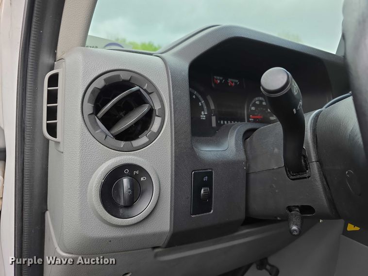 image for item FI0975 2011 Ford E450 Super Duty delivery van